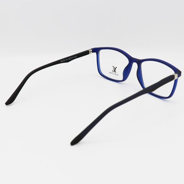 عکس از عینک طبی tr90 با فریم سورمه ای، مستطیلی شکل و دسته فنری مدل tr79