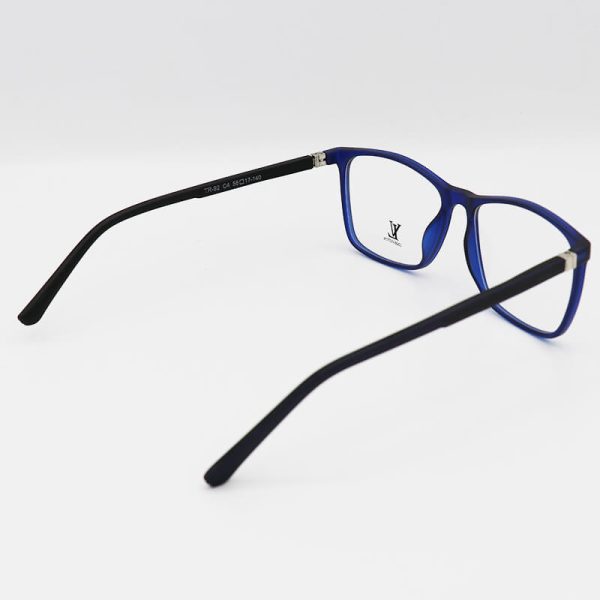 عکس از عینک طبی تی آر 90 با فریم سرمه‌ای، مربعی شکل و دسته فنری مدل tr92
