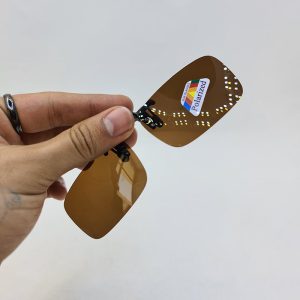 عکس از کاور آفتابی عینک طبی با عدسی قهوه ای تیره و پلاریزه مدل 992087