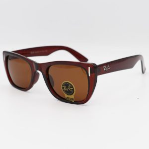 عکس از عینک آفتابی Ray-Ban با فریم قهوه‌ای، مستطیلی شکل، لنز قهوه ای و پلاریزه مدل P4029