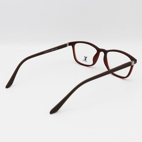 عکس از عینک طبی با فریم قهوه ای رنگ، مستطیلی، تی آر 90 و دسته فنری مدل t2715