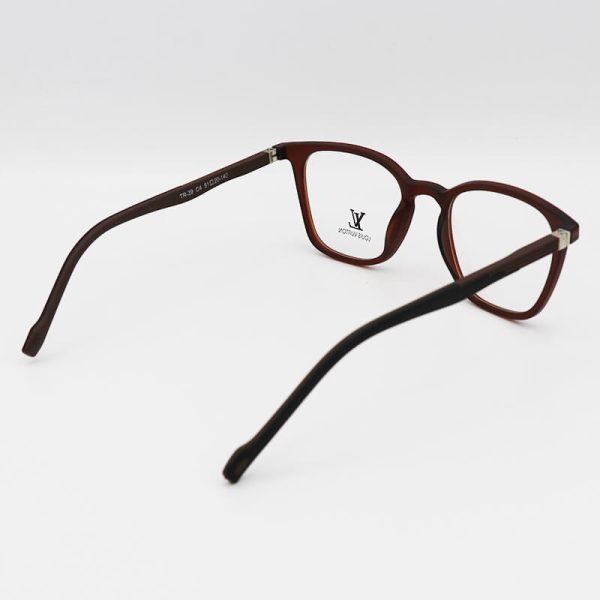 عکس از عینک طبی مربعی شکل با فریم قهوه ای رنگ، tr90 و دسته فنری مدل tr39