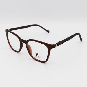 عکس از عینک طبی مربعی شکل با فریم قهوه ای رنگ، TR90 و دسته فنری مدل TR39