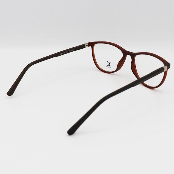 عکس از فریم عینک طبی با فریم قهوه ای رنگ، ویفرر، tr-90 و دسته فنری مدل tr84