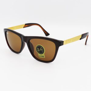 عکس از عینک آفتابی ویفرر با فریم قهوه ای، دسته طلایی، لنز سنگ و قهوه ای تیره Ray-Ban مدل 4251