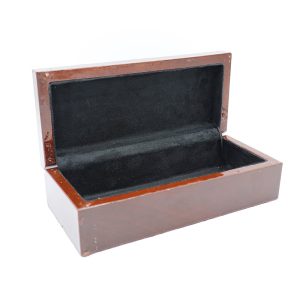 عکس از قاب عینک مستطیلی شکل، از جنس چوبی و قهوه ای رنگ مدل 992089