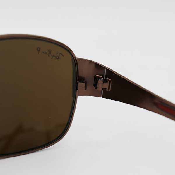 عکس از عینک آفتابی ray-ban با فریم مسی، خلبانی و لنز قهوه ای، پلاریزه و شیشه‌ای مدل 3404