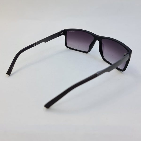 عکس از عینک دودی دیزل با فریم مشکی، مستطیلی شکل و دسته طرح چوب مدل 98014