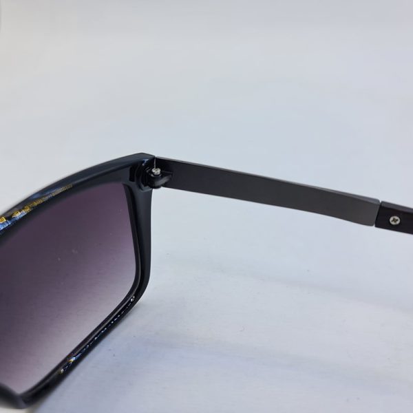 عکس از عینک آفتابی با فریم مستطیلی، مشکی و عدسی دودی deselz مدل 98010