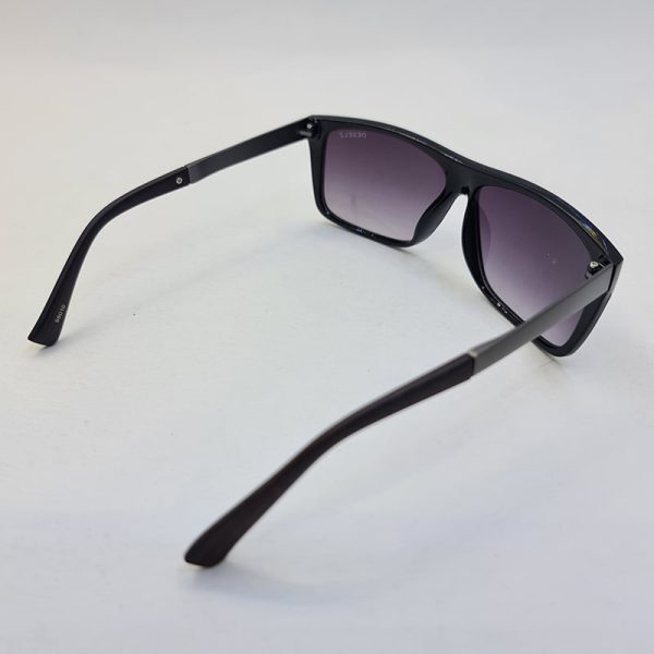 عکس از عینک آفتابی با فریم مستطیلی، مشکی و عدسی دودی deselz مدل 98010