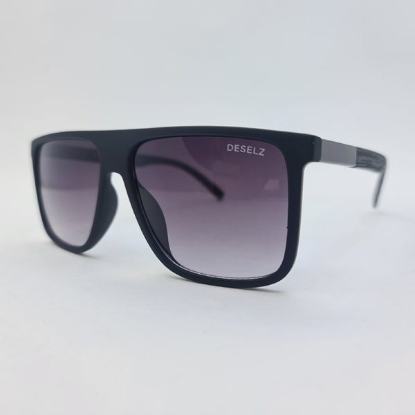 عکس از عینک آفتابی با فریم مربعی شکل، مشکی رنگ و لنز هایلایت دیزلز مدل 98008
