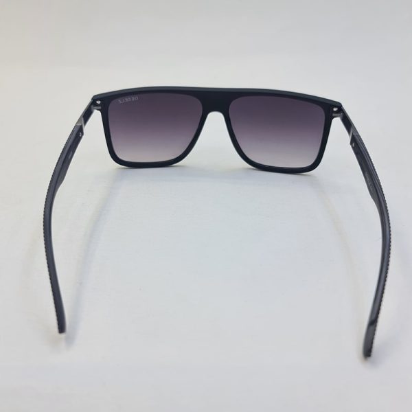 عکس از عینک آفتابی با فریم مربعی شکل، مشکی رنگ و لنز هایلایت دیزلز مدل 98008