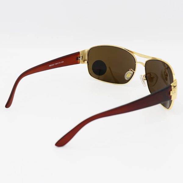 عکس از عینک آفتابی ray-ban با فریم طلایی، خلبانی و لنز قهوه ای، پلاریزه و سنگ مدل 3357