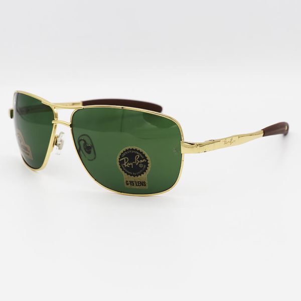 عکس از عینک آفتابی خلبانی کلاسیک با لنز سنگ، سبز رنگ، فریم طلایی و دسته فنری ray-ban مدل 8070