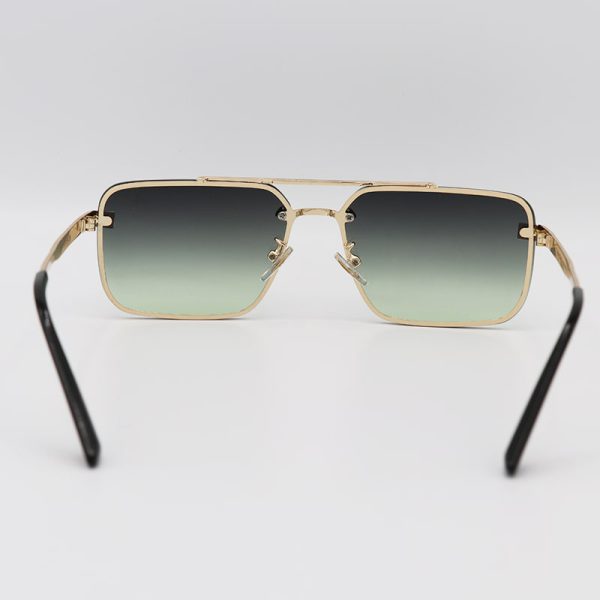 عکس از عینک آفتابی میباخ با فریم طلایی، مستطیلی شکل و لنز سبز مدل 22077