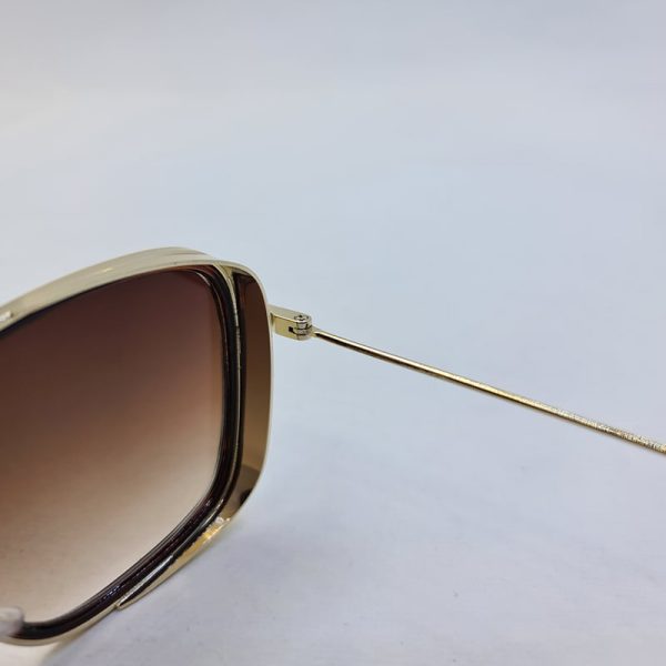 عکس از عینک آفتابی با فریم مربعی، طلایی رنگ و لنز قهوه‌ای دیتیای مدل 9537