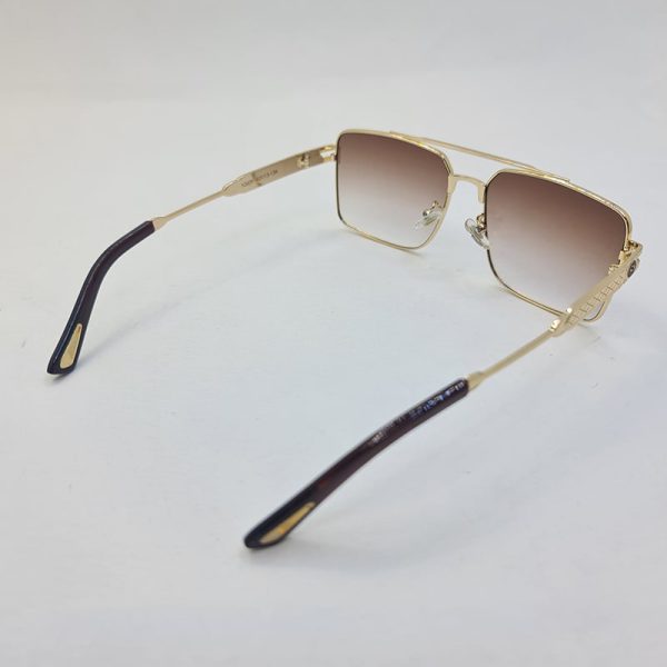 عکس از عینک آفتابی مربعی شکل با فریم طلایی رنگ و لنز قهوه ای هایلایت مدل 10495