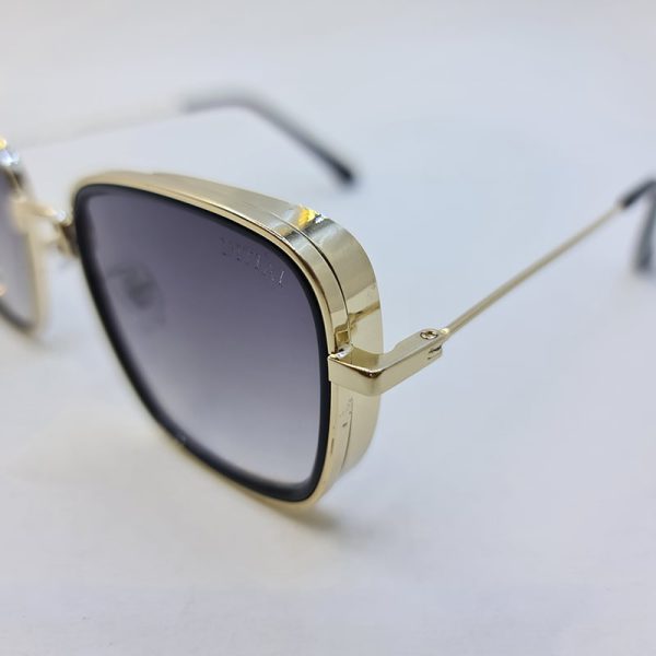 عکس از عینک آفتابی با فریم مربعی، طلایی رنگ و لنز دودی تیره دیتیای مدل 9537