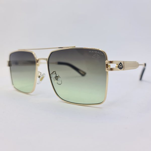 عکس از عینک آفتابی مربعی شکل با فریم طلایی و لنز سبز سایه روشن مدل 10495