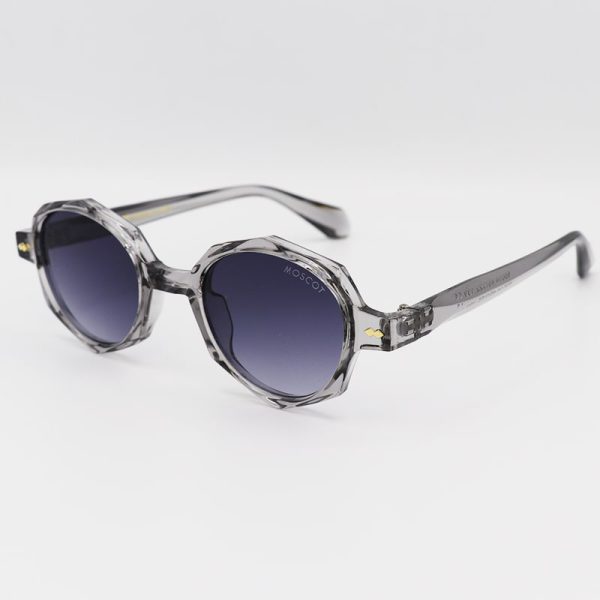 عکس از عینک آفتابی گرد با فریم خاکستری رنگ، طرح دار و لنز دودی تیره موسکات مدل 65014