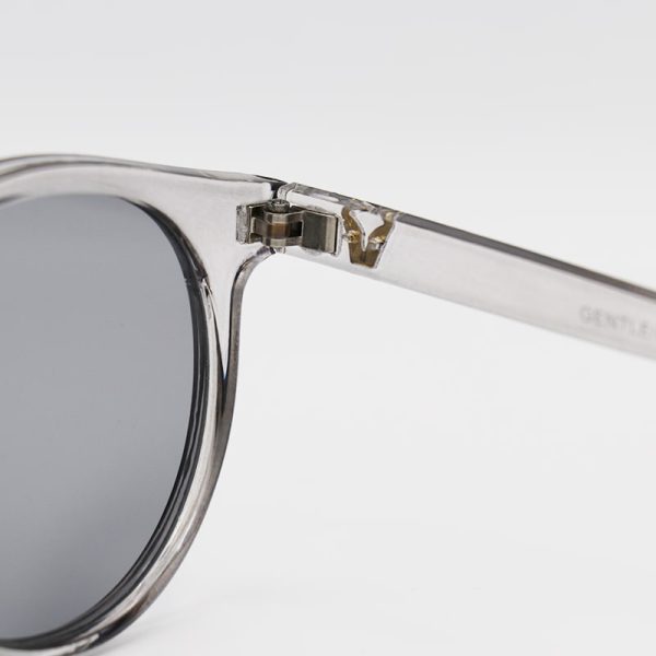 عکس از عینک آفتابی با فریم گرد، خاکستری رنگ و لنز دودی تیره جنتل مانستر مدل z3289