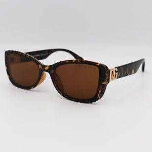 عکس از عینک آفتابی زنانه مستطیلی با فریم هاوانا و لنز قهوه ای Dolce & Gabana مدل DS22738