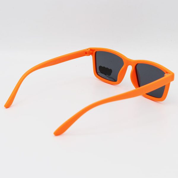عکس از عینک آفتابی پلاریزه بچه گانه با فریم نارنجی، ژله ای و مستطیلی شکل مدل 8805