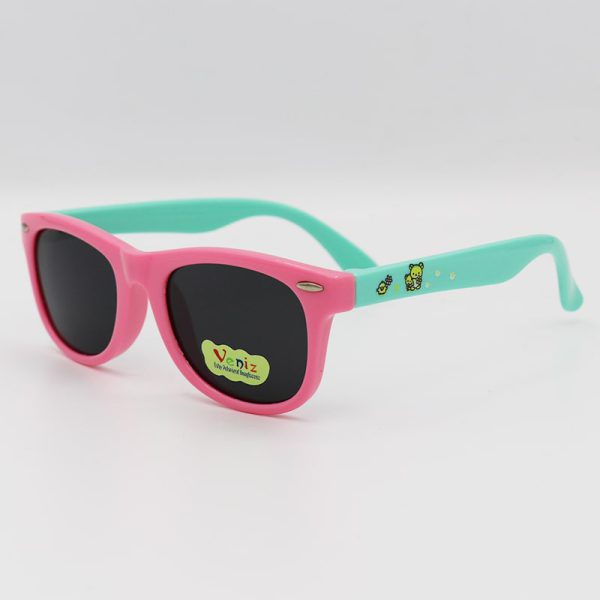 عکس از عینک آفتابی پلاریزه بچگانه با فریم صورتی رنگ و دسته سبز مدل p5042