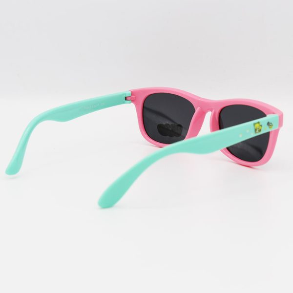 عکس از عینک آفتابی پلاریزه بچگانه با فریم صورتی رنگ و دسته سبز مدل p5042
