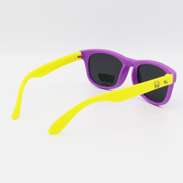 عکس از عینک آفتابی پلاریزه بچه‌گانه با فریم بنفش رنگ و دسته زرد مدل p5042
