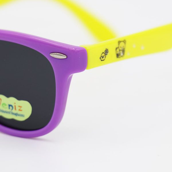 عکس از عینک آفتابی پلاریزه بچه‌گانه با فریم بنفش رنگ و دسته زرد مدل p5042