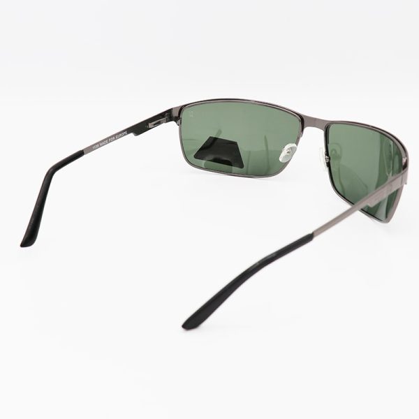 عکس از عینک آفتابی مستطیلی شکل با فریم نوک مدادی، لنز سبز رنگ و پلاریزه مدل 1139