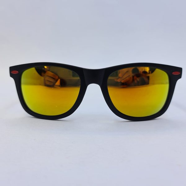 عکس از عینک آفتابی ساحلی با فریم ویفرر، قرمز و مشکی و لنز آینه ای مدل 5205