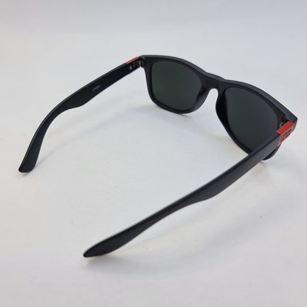 عکس از عینک آفتابی ساحلی با فریم ویفرر، قرمز و مشکی و لنز آینه ای مدل 5205