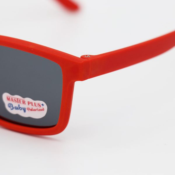 عکس از عینک آفتابی پلاریزه بچه گانه با فریم قرمز، ژله ای و مستطیلی شکل مدل 8805
