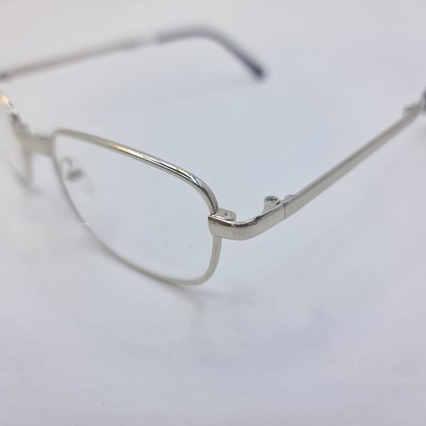 عکس از عینک مطالعه تاشو نقره ای به همراه کیف مشکی و دستمال مدل a01