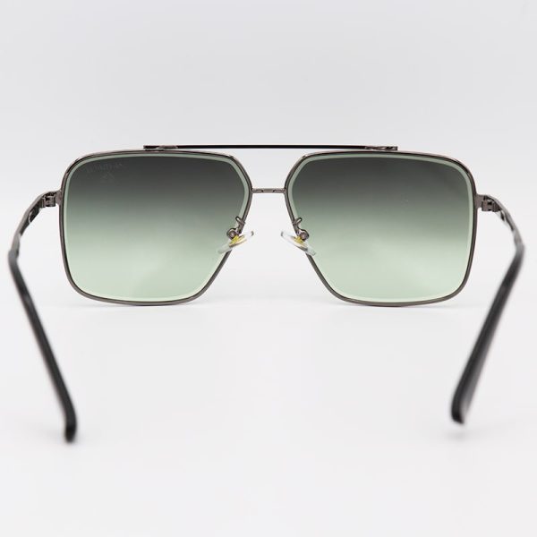 عکس از عینک آفتابی میباخ با فریم نوک مدادی، مربعی و عدسی سبز مدل n2001
