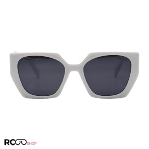 عکس از عینک آفتابی پرادا با فریم سفید رنگ، گربه ای شکل و دسته سه بعدی مدل 2246