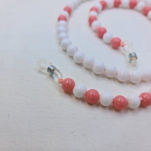 عکس از بند عینک از جنس مهره ای و رنگ سفید و صورتی مدل 991999