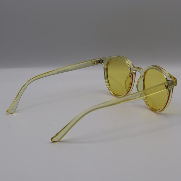 عکس از عینک دید در شب با فریم گرد، زرد و عدسی زرد رنگ جنتل مانستر مدل z3289