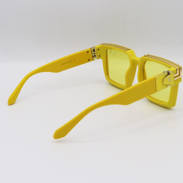 عکس از عینک دید در شب میلیونر با فریم زرد، مربعی شکل و عدسی زرد رنگ لویی ویتون مدل 86229a