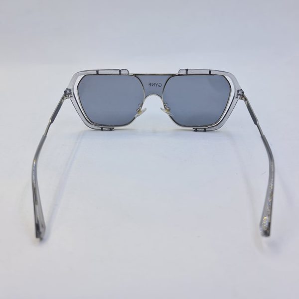 عکس از عینک آفتابی با عدسی یکسره و فریم نقره ای و فلزی gyne مدل ne420