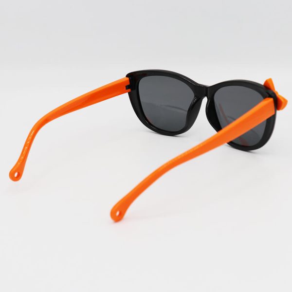 عکس از عینک آفتابی پلاریزه پاپیون دار بچه‌گانه با فریم گربه‌ای، مشکی و دسته نارنجی مدل 8198