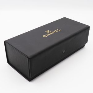 عکس از کیف عینک شنل Chanel مستطیلی، مگنتی و مشکی رنگ مدل 992194