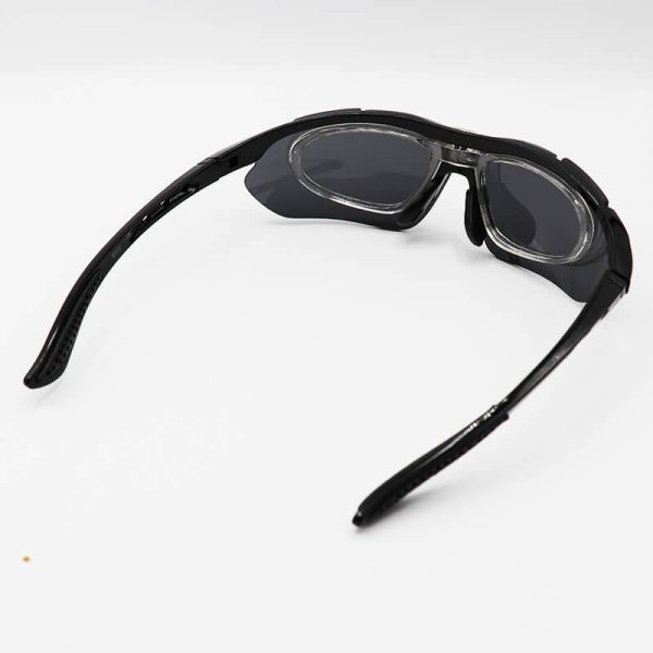 عکس از عینک ورزشی پلاریزه با فریم طبی، 5 کاوره و فریم و دسته مشکی رنگ مدل 0089-c3