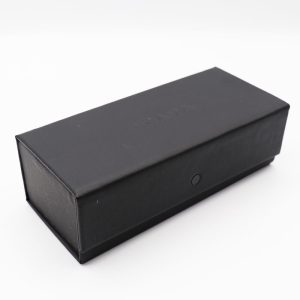 عکس از قاب عینک پرادا Prada مستطیلی، مگنتی و مشکی رنگ مدل 992192
