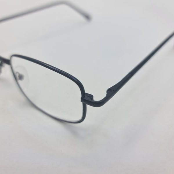 عکس از عینک مطالعه نمره +1. 25 نزدیک بین با فریم فلزی، مستطیلی و مشکی مدل 510