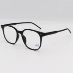 عکس از عینک بلوکات با فریم مشکی رنگ، کائوچو و مربعی برند Moscot مدل TR8544