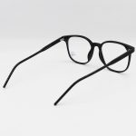 عکس از عینک بلوکات با فریم مشکی رنگ، کائوچو و مربعی برند Moscot مدل TR8544