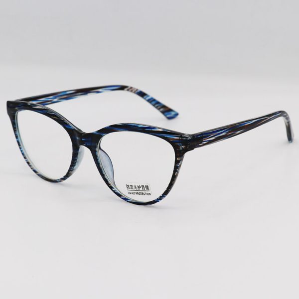 عکس از عینک بلوکات با فریم رنگ آبی، کائوچو و چشم گربه ای برند موسکات مدل 28025